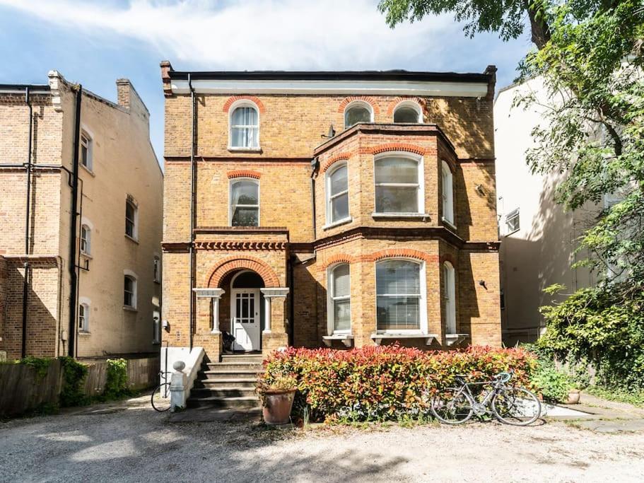 Апартаменты Surbiton Garden Flat Экстерьер фото